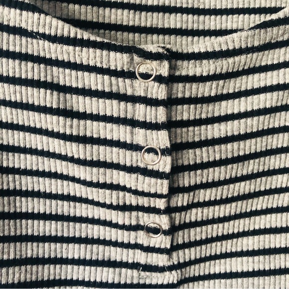Like New Divided by H&M Crop Top in Striped Black and White Size: XS - Picture 5 of 8